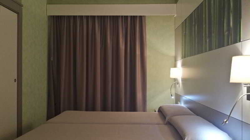 Hotel Sabiote Пинеда де Мар Екстериор снимка