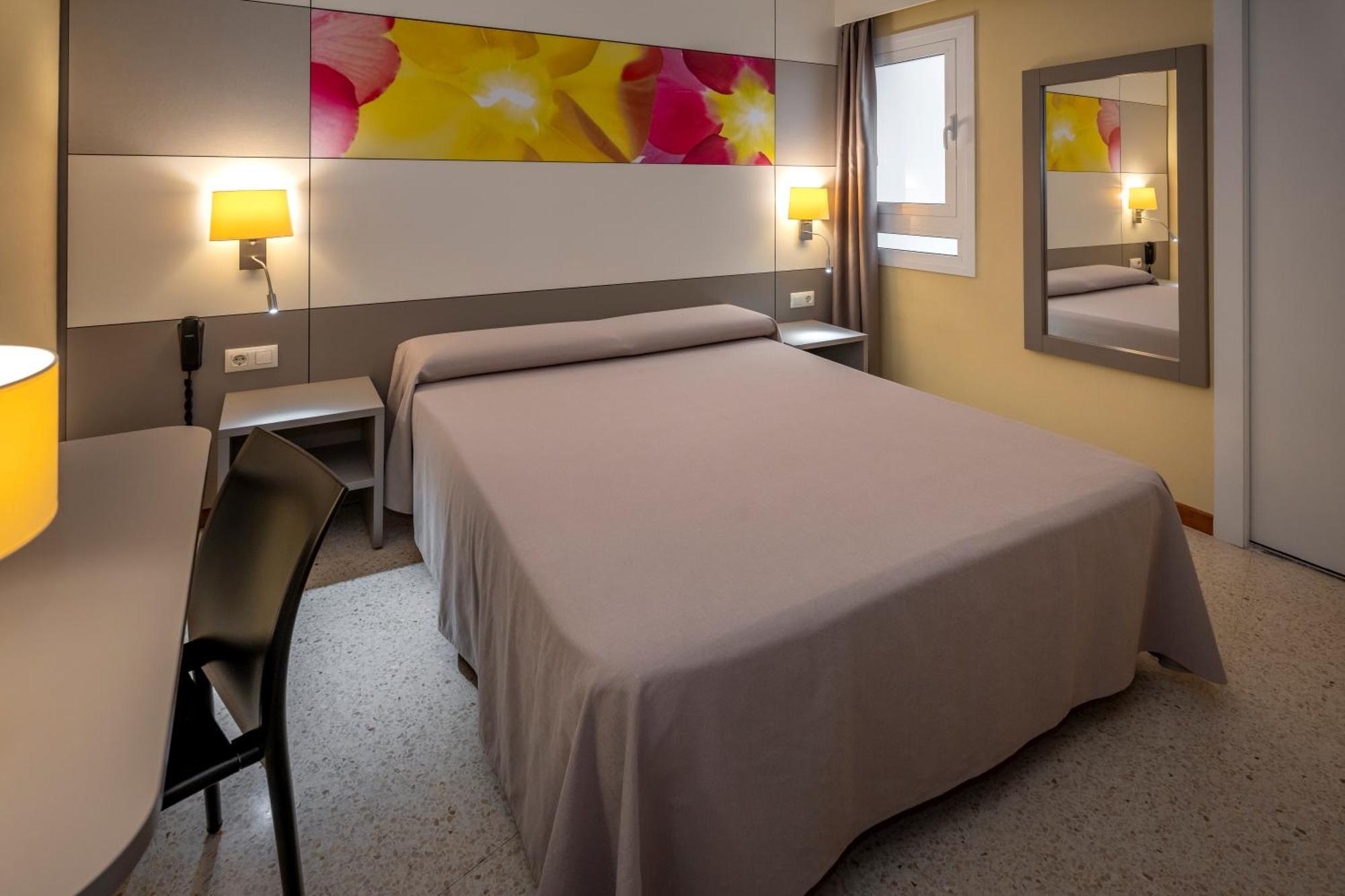 Hotel Sabiote Пинеда де Мар Екстериор снимка