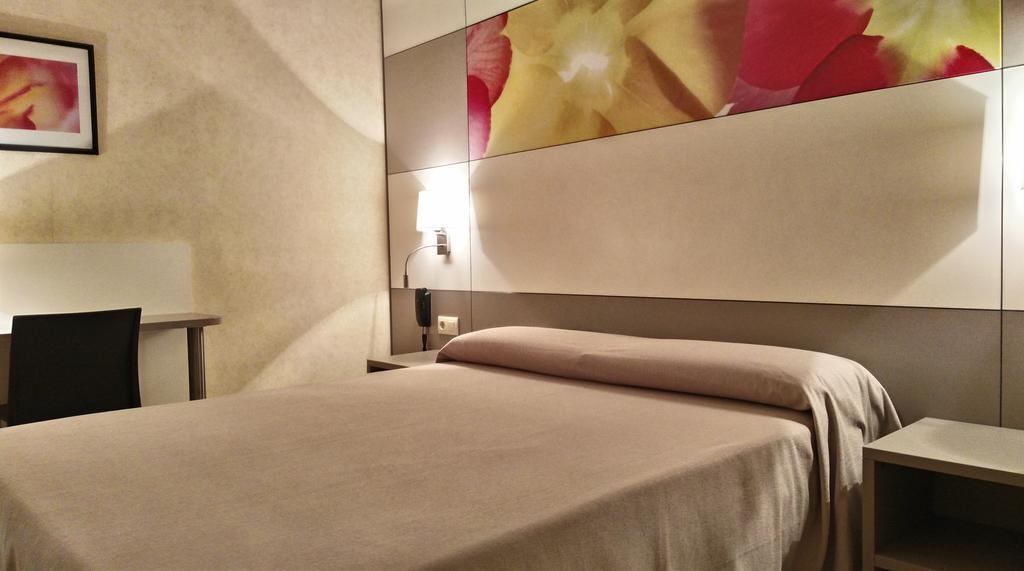 Hotel Sabiote Пинеда де Мар Екстериор снимка
