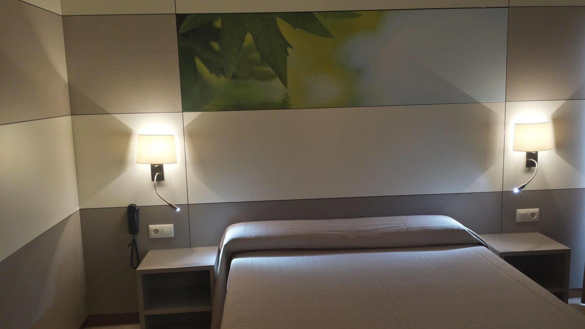 Hotel Sabiote Пинеда де Мар Екстериор снимка