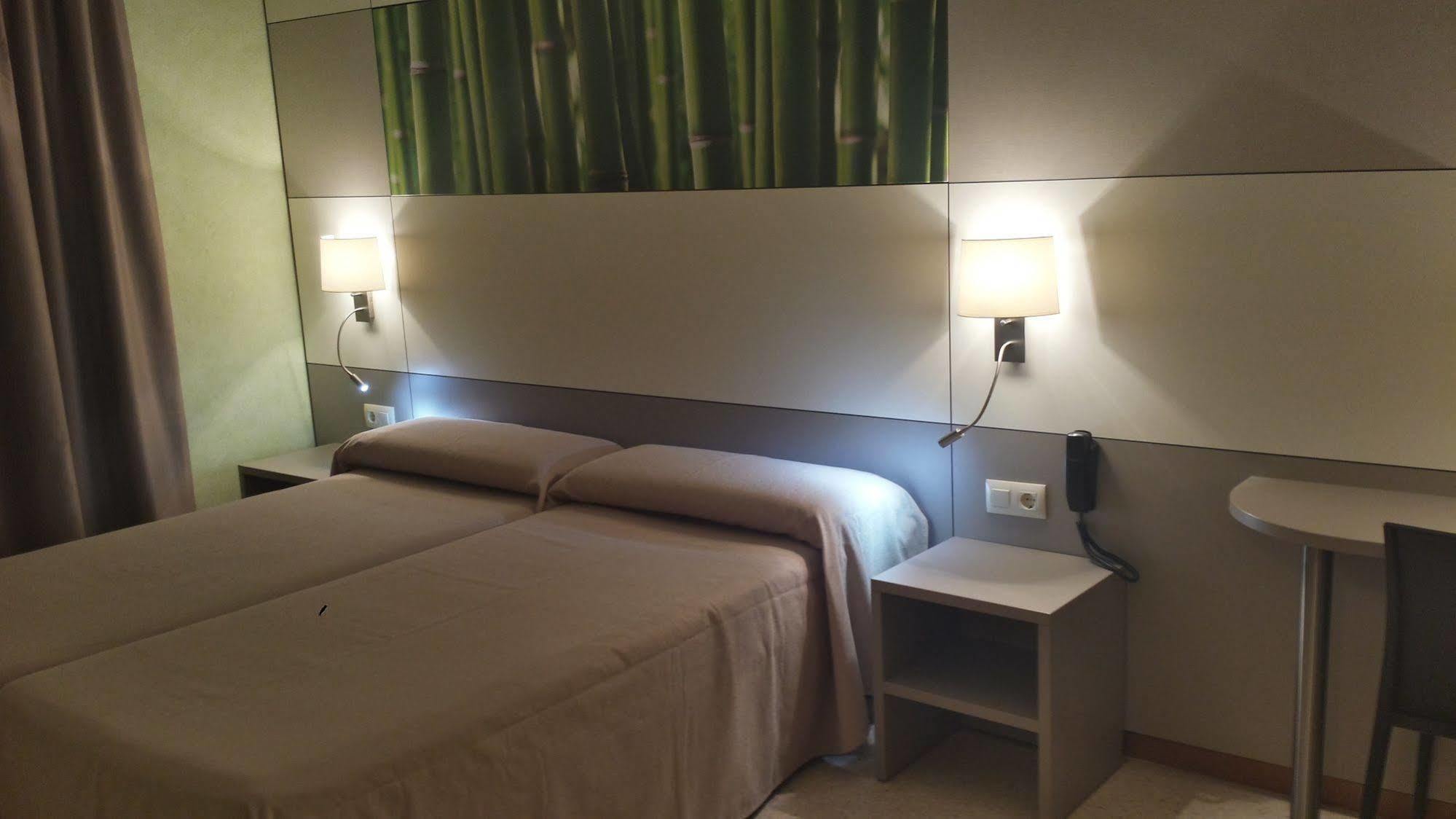 Hotel Sabiote Пинеда де Мар Екстериор снимка