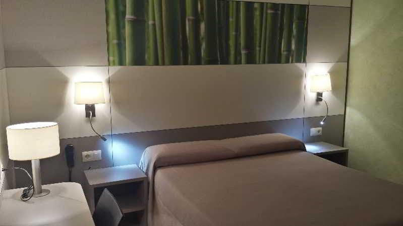 Hotel Sabiote Пинеда де Мар Екстериор снимка